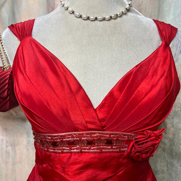 📌Rich's Apperel Lady in Red Eye-Catching Prom - Formal - Ball Gown - Picture 3 of 16